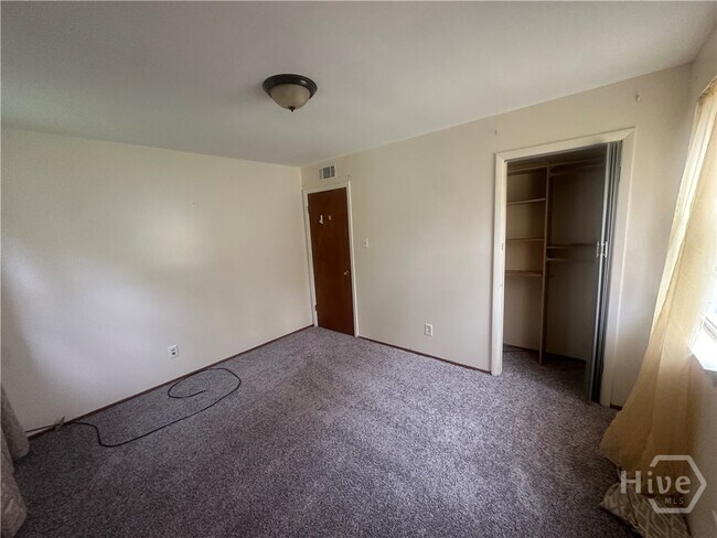 Building Photo - 2217 Bacon Park Dr