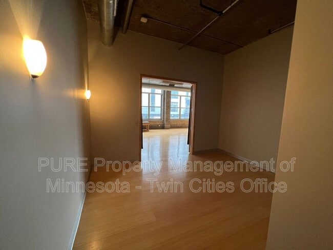 Building Photo - 521 S 7th St