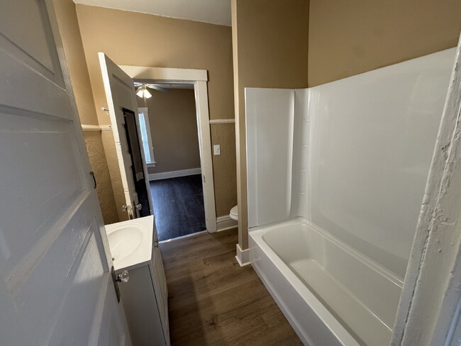 Building Photo - "Charming 2-Bedroom Gem in Wichita: Cozy 1...