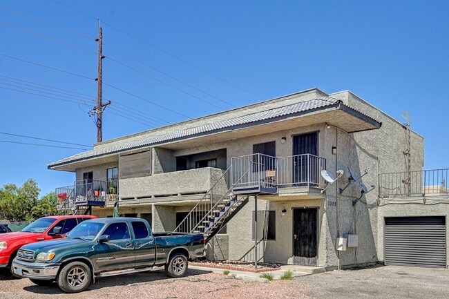 Building Photo - 1305 Kari Lee Ct
