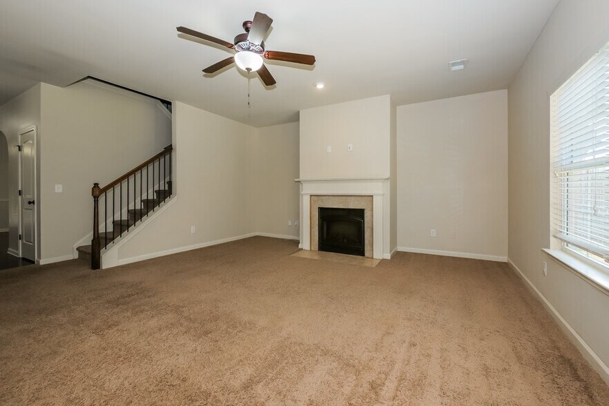Building Photo - 917 Piedmont Dr
