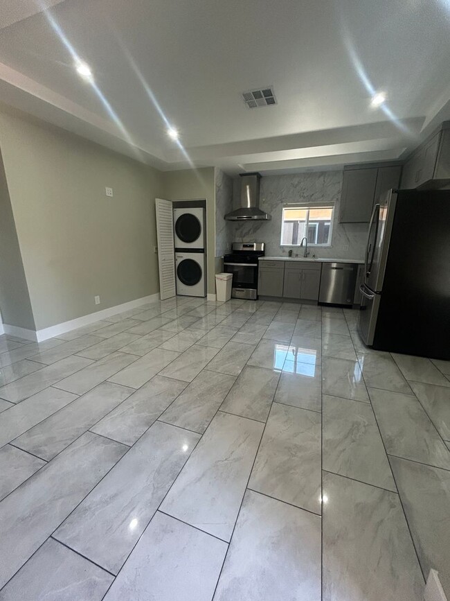 Primary Photo - Beautiful Newly Built House for Rent 3Bed/...