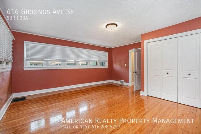 Building Photo - 616 Giddings Ave SE