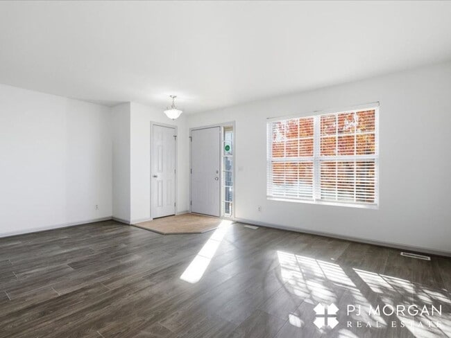 Building Photo - 19378 V St