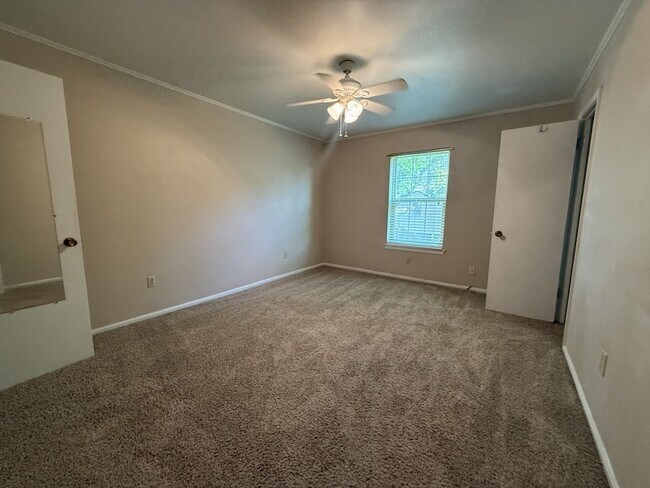 Building Photo - 2724 Whitney Pl