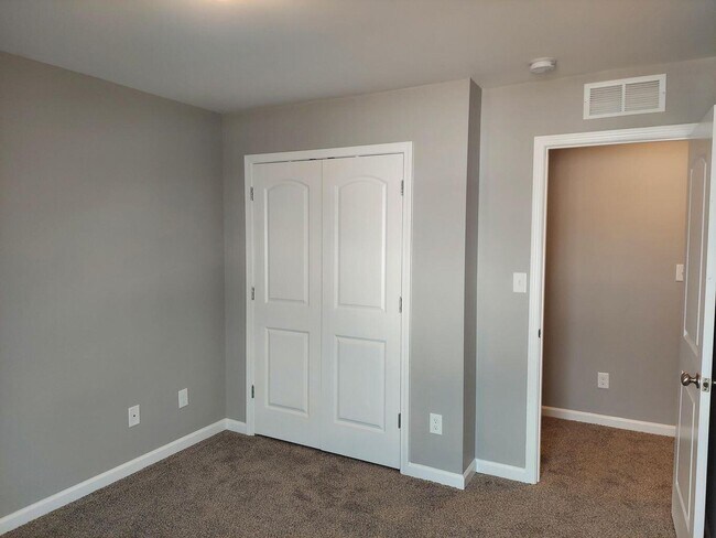 Building Photo - 117 Savannah Ln