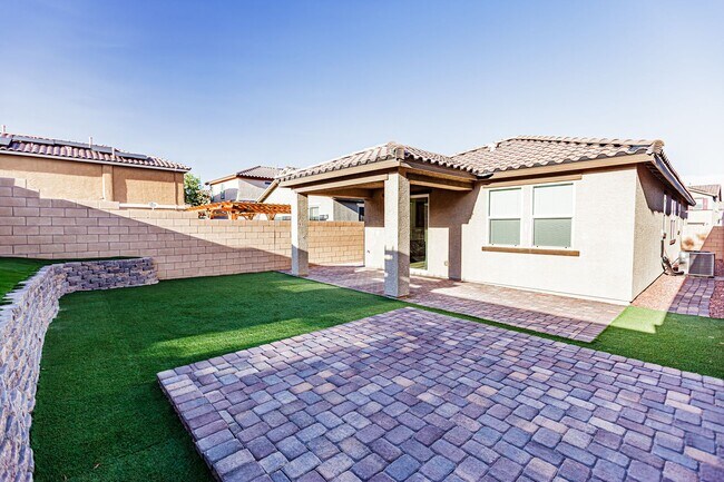 Building Photo - stunning one-story home