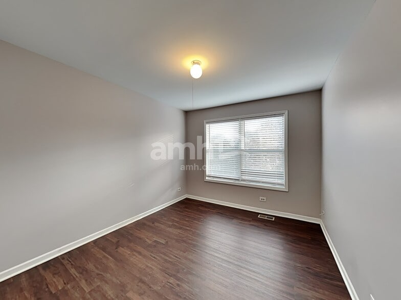 Building Photo - 2417 Deerfield Dr