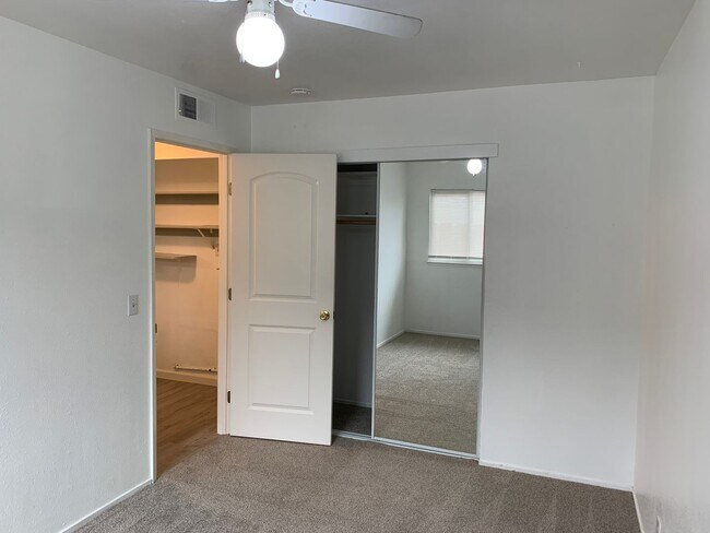 Building Photo - Super clean and move-in ready 3 Bedroom, 2 Bath!!