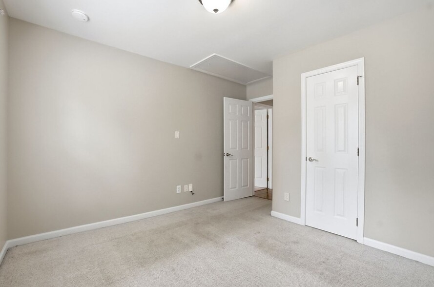Building Photo - 2830 Black Walnut Ln