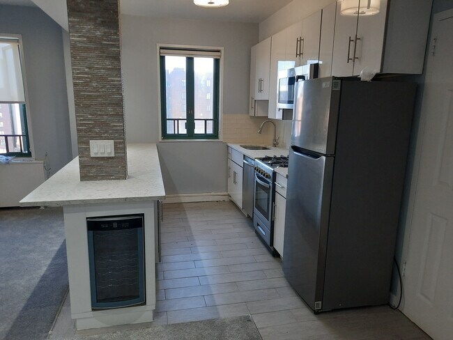 Kitchen - 1970 E Tremont Ave