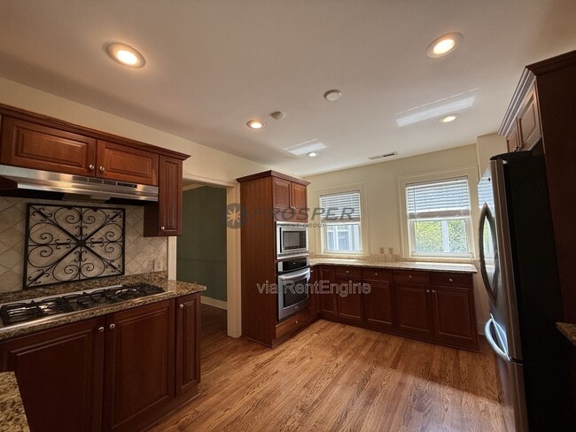 Building Photo - 575 Elizabeth Ln W