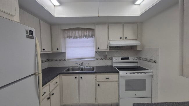 Building Photo - 2805 Crosley Dr E