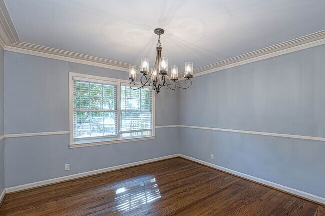 Building Photo - Available Now!| 3BR/2BA Midtown Brick Ranch | Lawn Care, Pest Control & W/D Included | Clubview /...