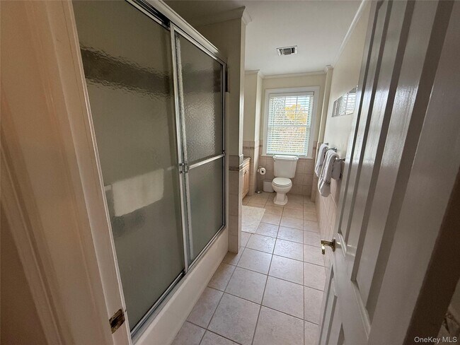 Building Photo - 2465 Fairway Dr