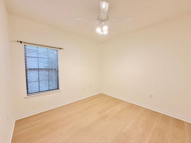 Building Photo - 4161 Longwood Cir