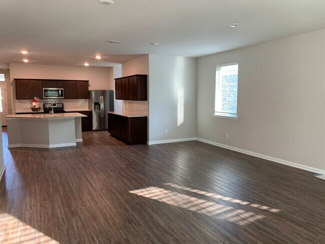 Building Photo - 7601 Trailview Dr