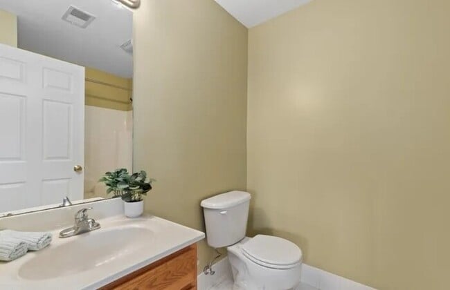 Building Photo - Modern 2BR / 2BA Condo with Balcony & Parking at Union Square – Hackensack