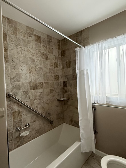 Building Photo - 18288 Deering St