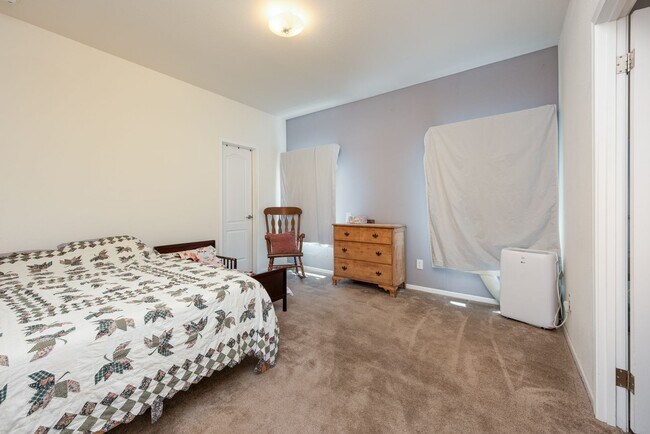 Building Photo - Cozy Upgraded Home w/ Panoramic Mountain V...