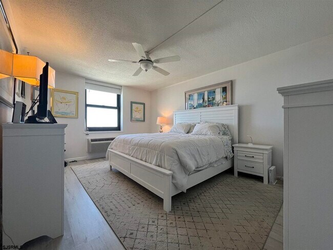 Building Photo - 5200 Boardwalk