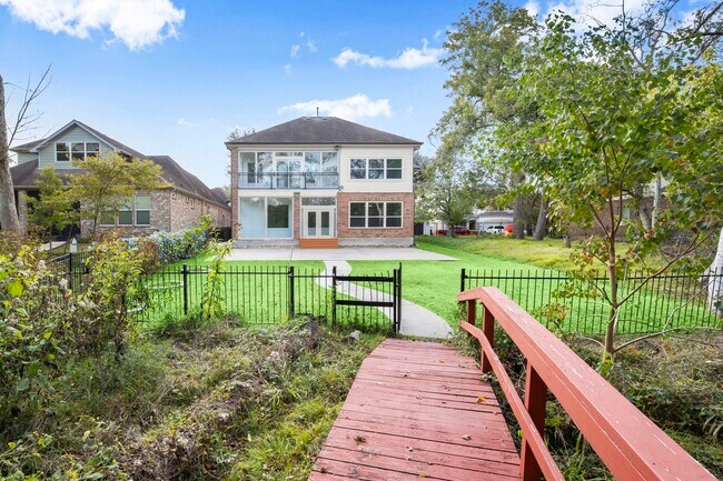 Building Photo - 107 Island Blvd