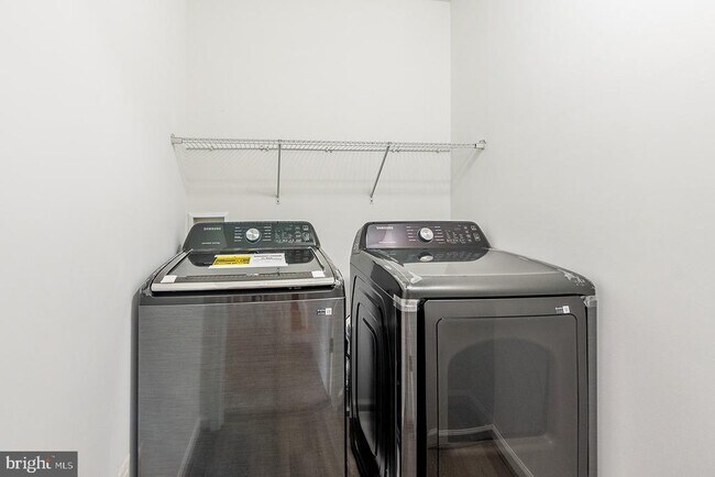 Building Photo - 102 Coralyrose Ct