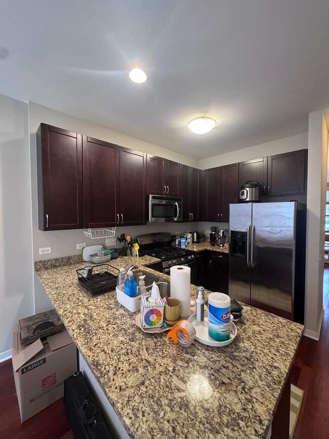 Building Photo - Luxurious 3-Bedroom, 3-Bath Townhouse Loca...