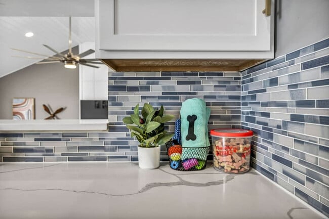 Building Photo - 1036 Union Ave