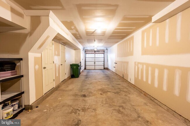 Building Photo - 530 Canton Ct