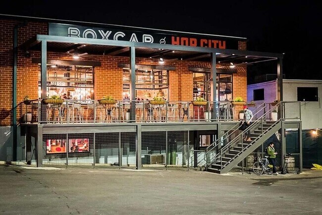 Building Photo - 1025 Oak St SW