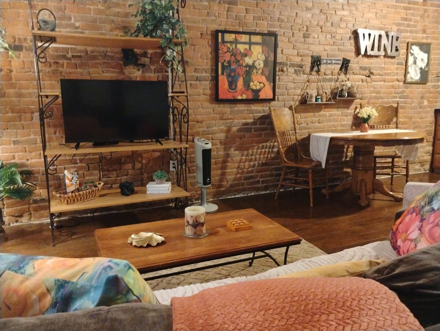 Building Photo - 22 W Main St