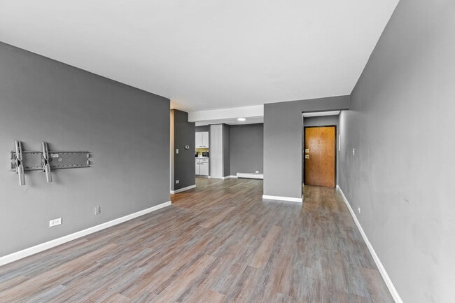 Building Photo - 5306 N Cumberland Ave