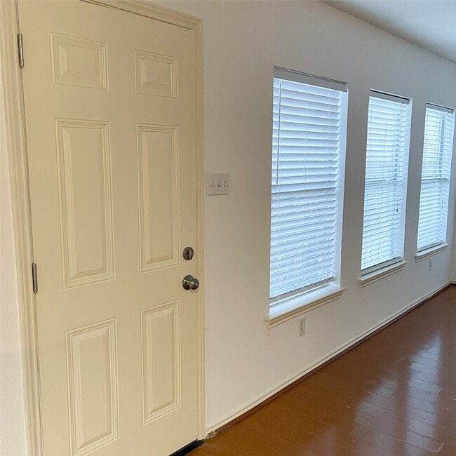 Building Photo - 11737 Logan Ridge Dr