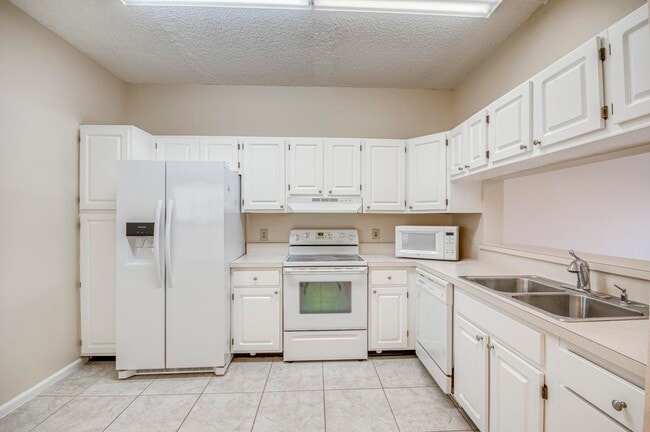 Building Photo - 106 Cypress Point Dr