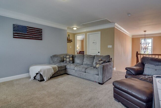 Building Photo - 3840 Berkshire Way