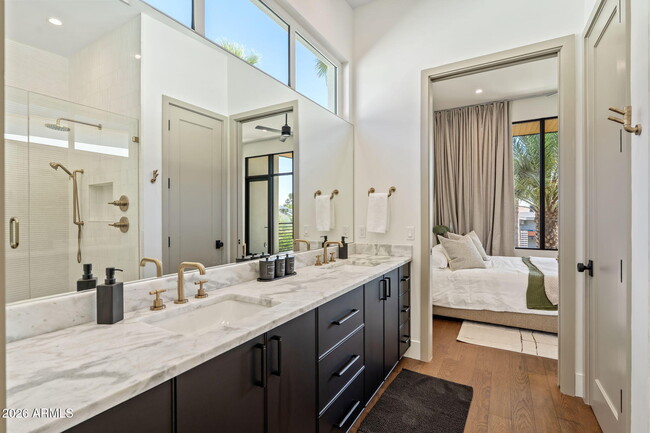 Building Photo - 6916 E 2nd St