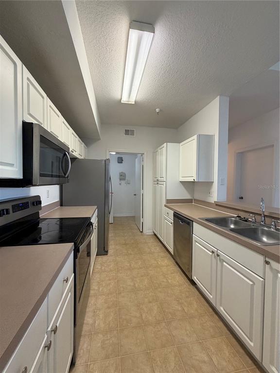 Building Photo - 5542 Metrowest Blvd