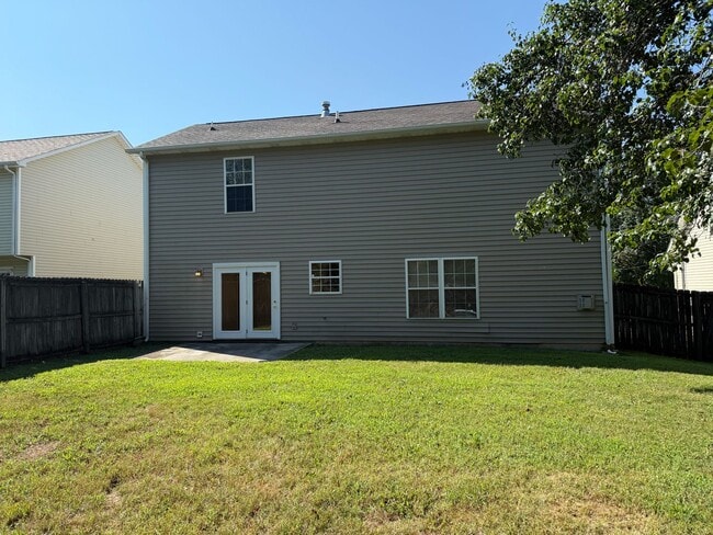 Building Photo - Updated 4 Bedroom 2.5 Bath house in conven...
