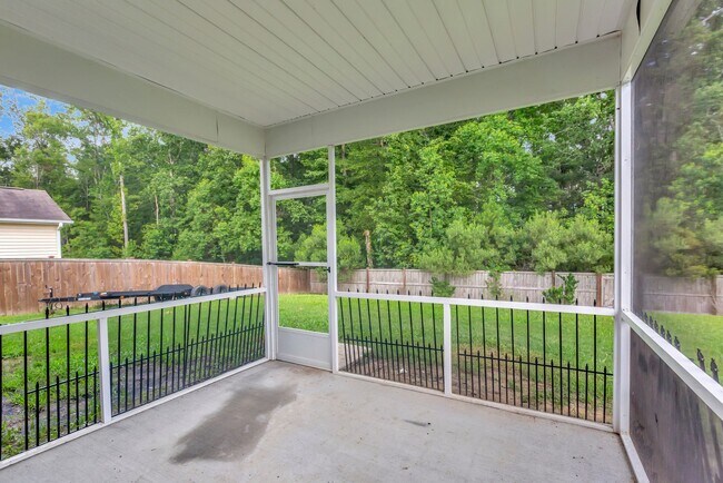 Building Photo - Large open floor plan in Spring Grove Plan...