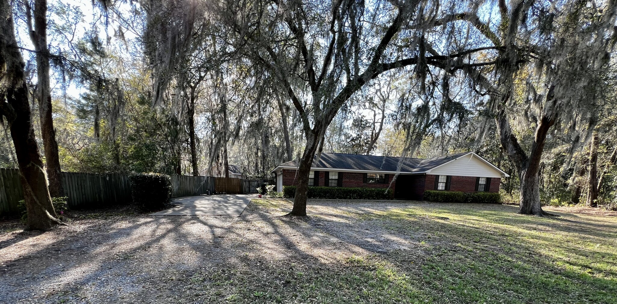 Large shaded lot - 64 Island Dr