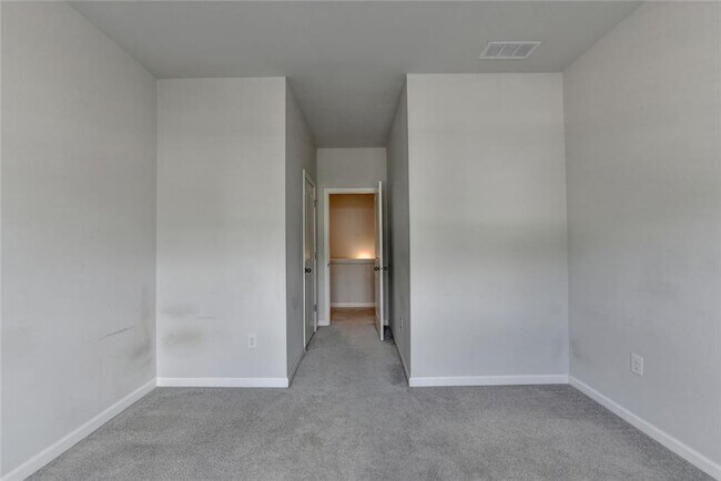 Building Photo - 3695 Andover St