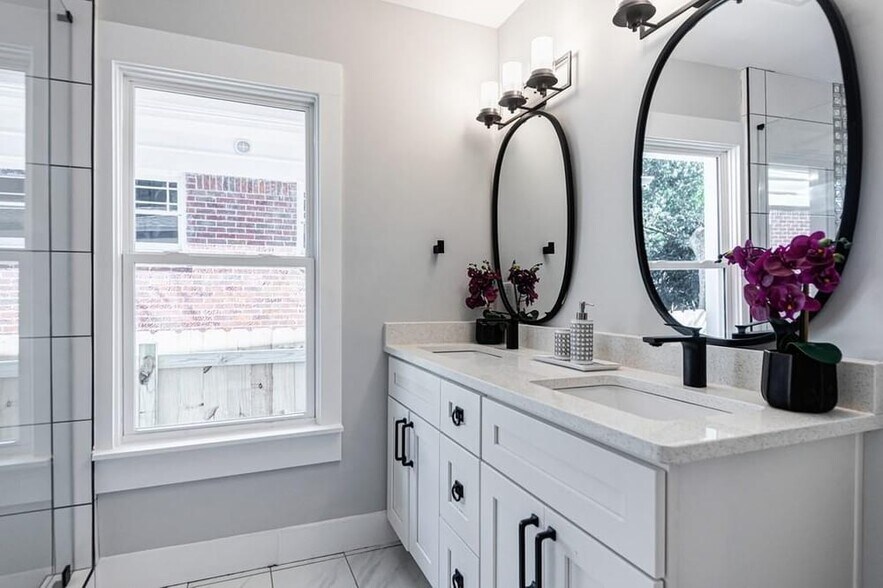 Building Photo - 728 Pearce St SW