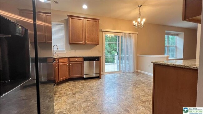 Building Photo - 2288 Creekside Dr