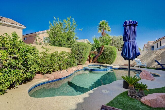 Building Photo - 3 BEDROOM + POOL IN DESIRABLE PECCOLE RANC...