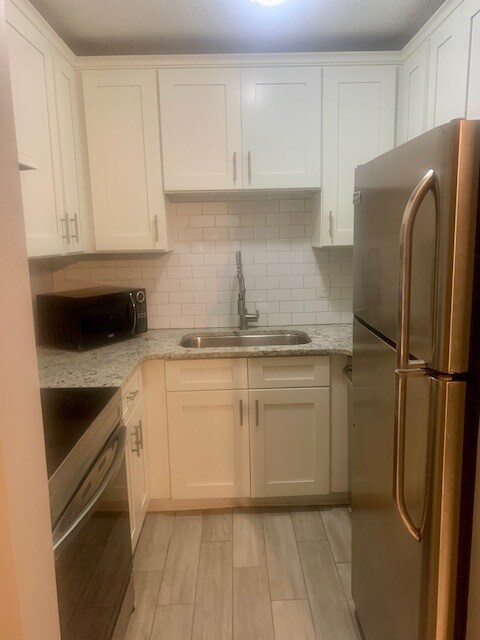 Building Photo - 301 Lullwater Dr