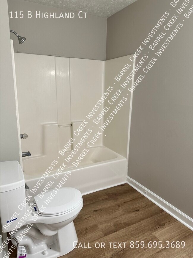 Building Photo - 2-Bed 1-Bath Townhome + Garage