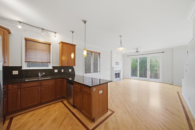 Building Photo - Beautiful and Spacious 2 bedroom, 2 Bathroom Located