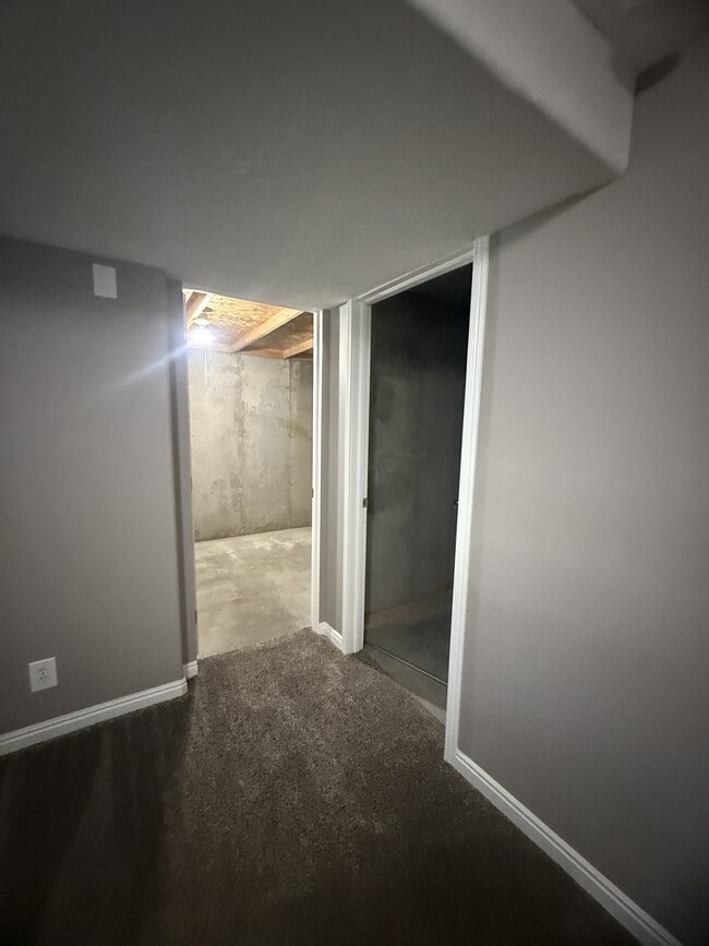Building Photo - 137 Stern Ct