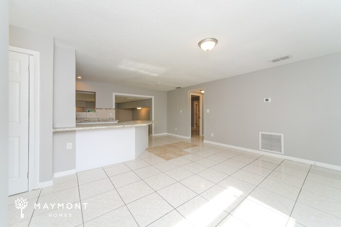 Building Photo - 1737 Hinckley Rd